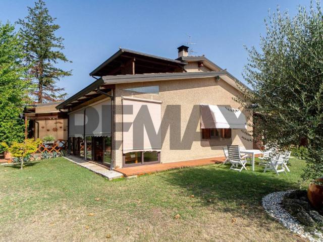 Casa indipendente in vendita a Lesignano de' Bagni PR