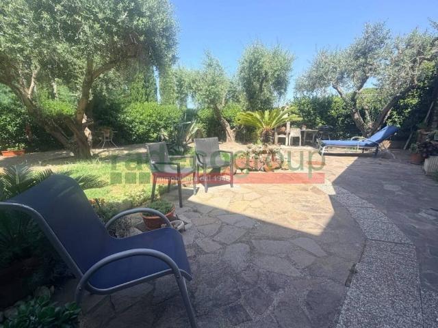 Casa indipendente in vendita a Livorno via della Malva, 13, Montenero