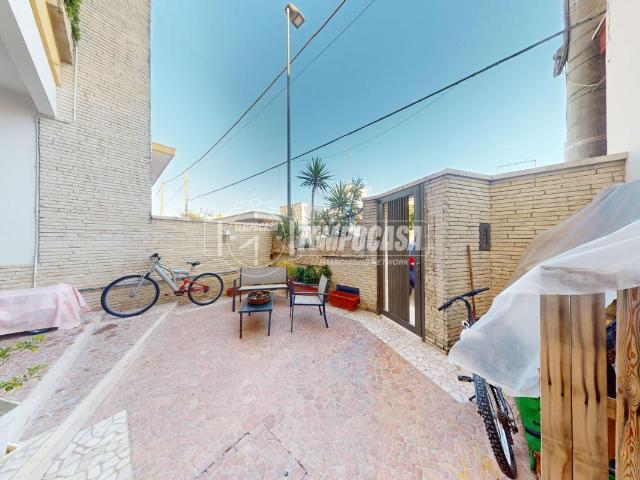 Casa indipendente in vendita a Lizzanello