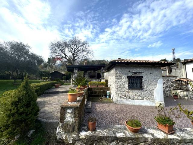 Casa indipendente in vendita a Liberi CE