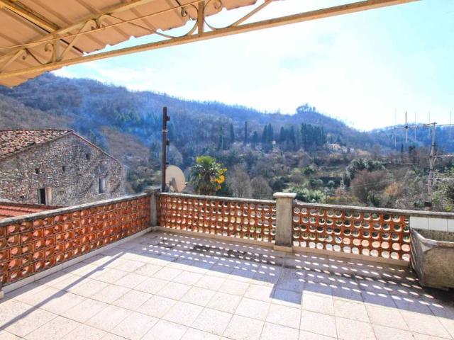 Casa indipendente in vendita a Licciana Nardi MS