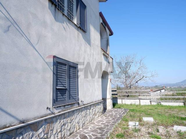 Casa indipendente in vendita a Limatola BN
