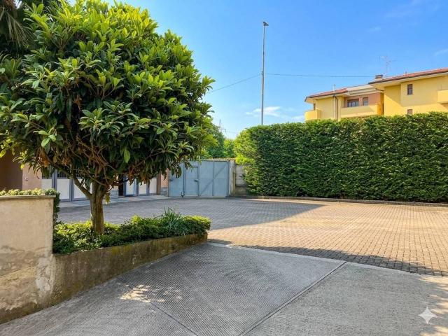 Casa indipendente in vendita a Limbiate