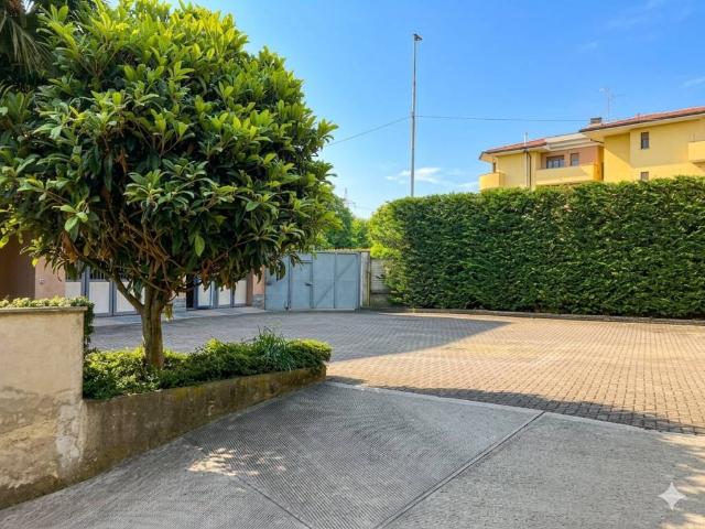 Casa indipendente in vendita a Limbiate MB