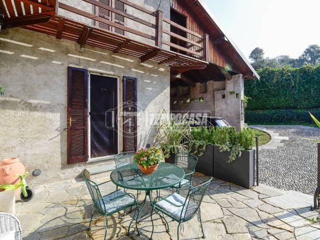 Casa indipendente in vendita a Lipomo CO