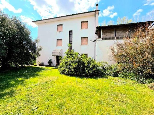 Casa indipendente in vendita a Lucca LU