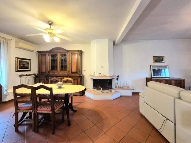 Casa indipendente in vendita a Lucca LU