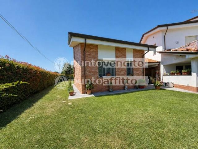 Casa indipendente in vendita a Lucca LU