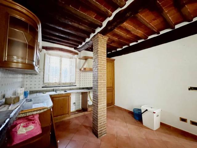 Casa indipendente in vendita a Lucca LU