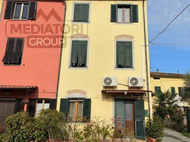 Casa indipendente in vendita a Lucca LU