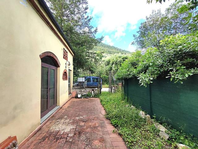 Casa indipendente in vendita a Lucca LU