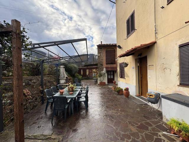 Casa indipendente in vendita a Lucca LU
