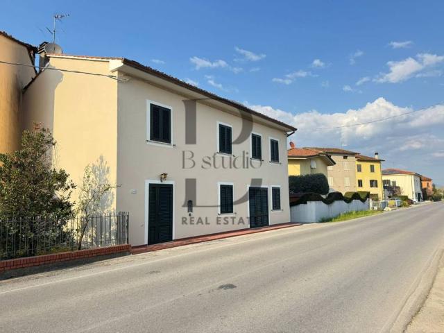 Casa indipendente in vendita a Lucca LU