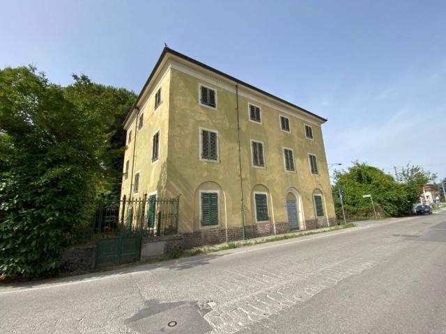Casa indipendente in vendita a Lucca LU