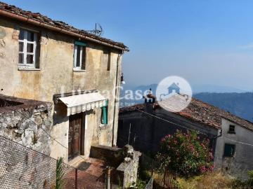 Casa indipendente in vendita a Lucca LU
