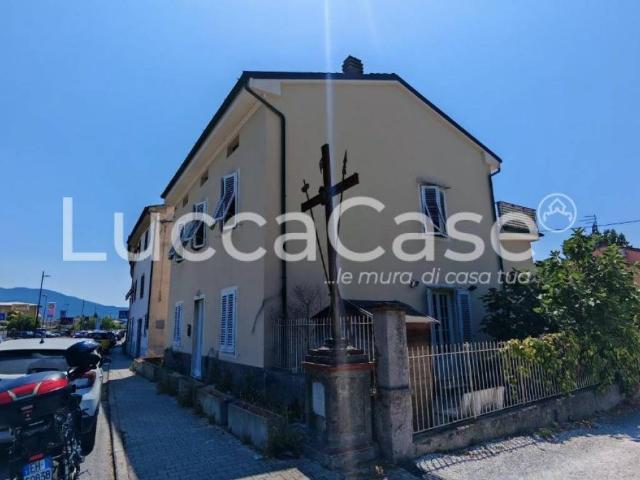 Casa indipendente in vendita a Lucca LU