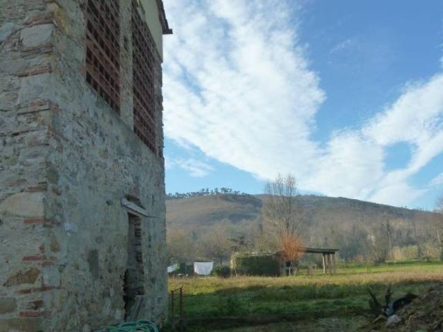 Casa indipendente in vendita a Lucca LU