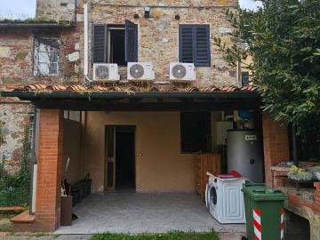 Casa indipendente in vendita a Lucca LU
