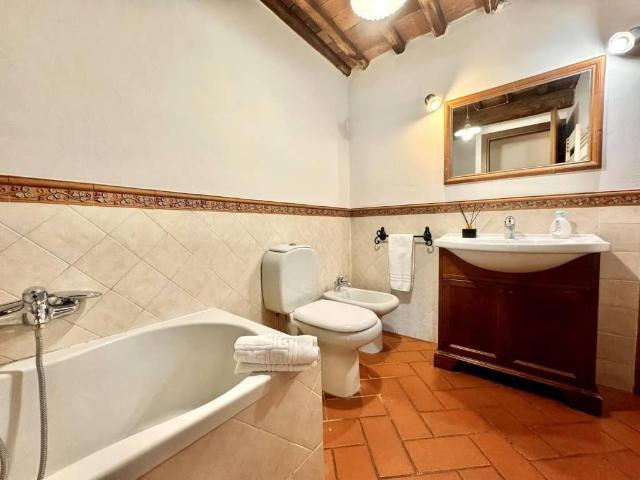 Casa indipendente in vendita a Lucca LU