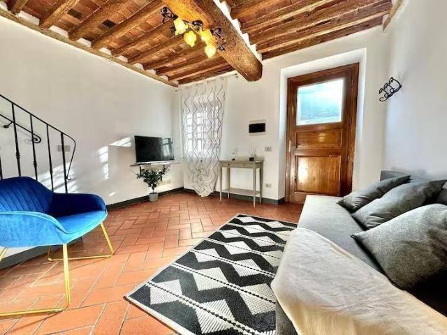 Casa indipendente in vendita a Lucca LU