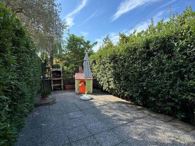 Casa indipendente in vendita a Lucca LU