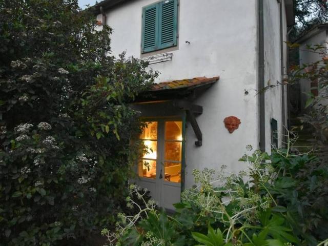 Casa indipendente in vendita a Lucca LU