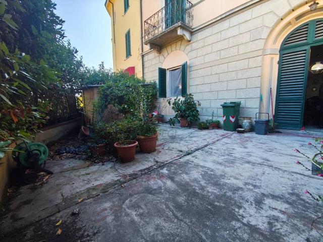 Casa indipendente in vendita a Lucca LU