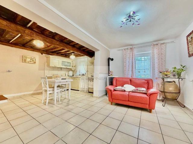 Casa indipendente in vendita a Lucca LU