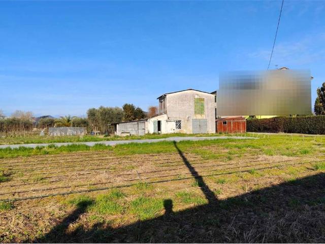 Casa indipendente in vendita a Lucca LU