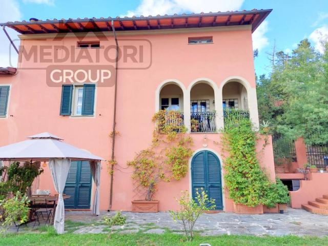 Casa indipendente in vendita a Lucca LU