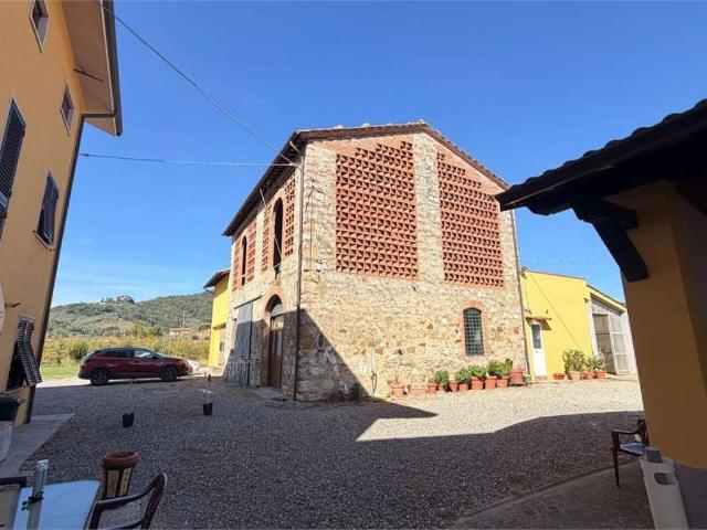 Casa indipendente in vendita a Lucca LU
