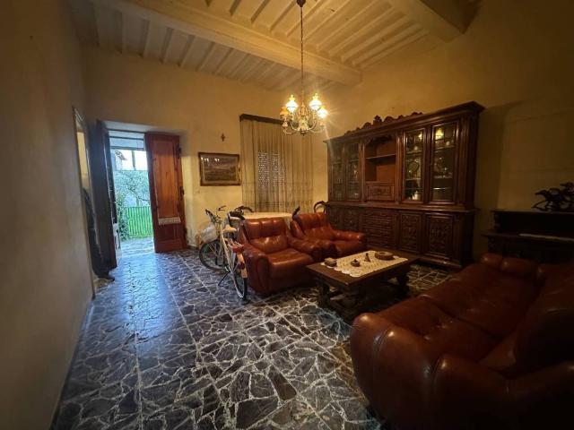 Casa indipendente in vendita a Lucca LU