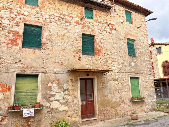 Casa indipendente in vendita a Lucca LU