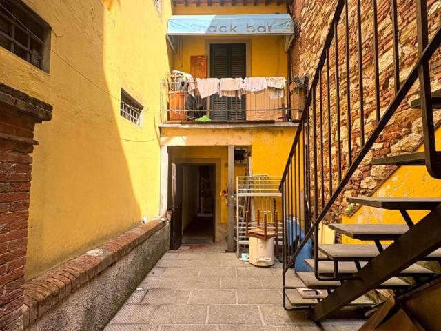 Casa indipendente in vendita a Lucca LU