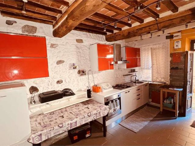 Casa indipendente in vendita a Lucca LU