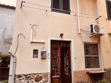 Casa indipendente in vendita a Lucca LU