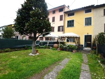 Casa indipendente in vendita a Lucca LU