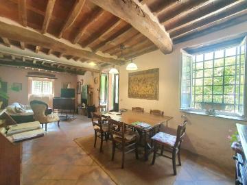 Casa indipendente in vendita a Lucca LU