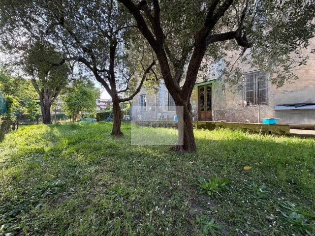 Casa indipendente in vendita a Lucca LU