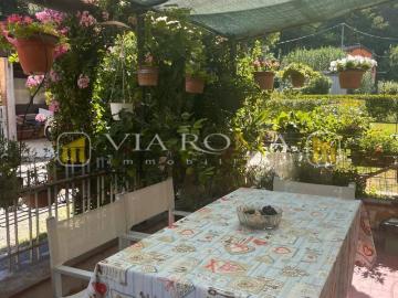 Casa indipendente in vendita a Lucca LU