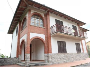 Casa indipendente in vendita a Lucignano AR