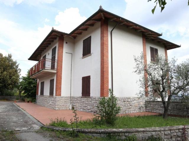 Casa indipendente in vendita a Lucignano AR