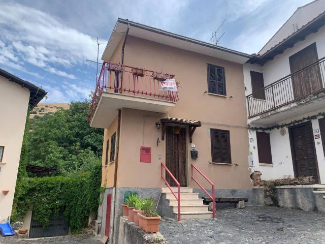 Casa indipendente in vendita a Lucoli AQ