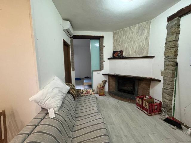 Casa indipendente in vendita a Lugagnano Val d'Arda PC