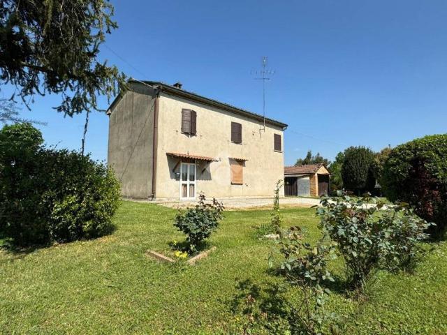 Casa indipendente in vendita a Lugo RA