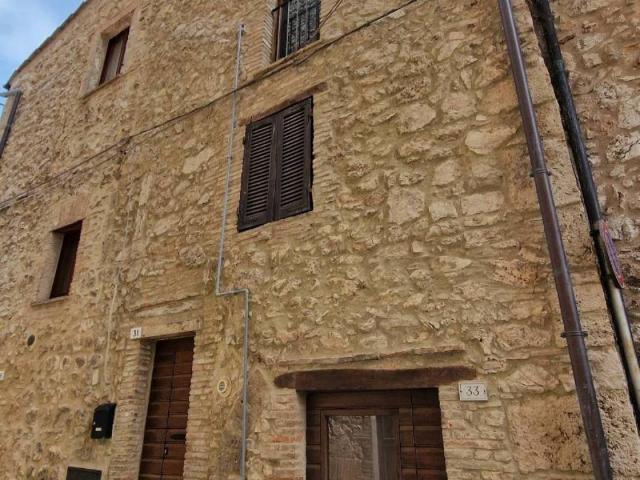 Casa indipendente in vendita a Lugnano in Teverina TR