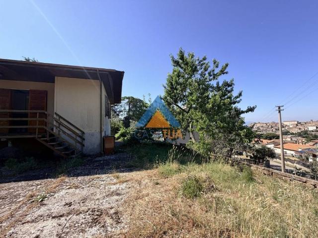 Casa indipendente in vendita a Lugnano in Teverina TR