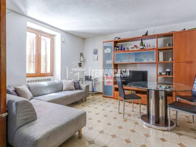 Casa indipendente in vendita a Luino VA