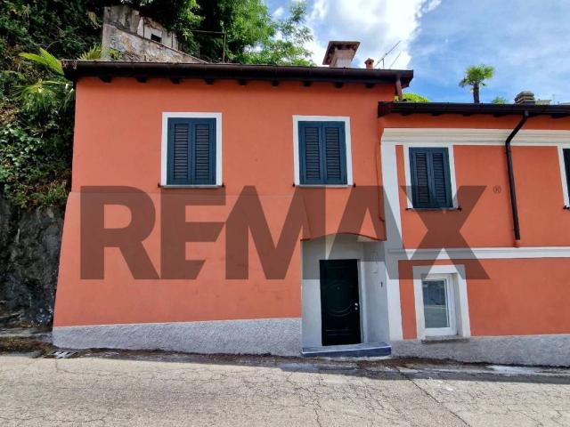 Casa indipendente in vendita a Luino VA