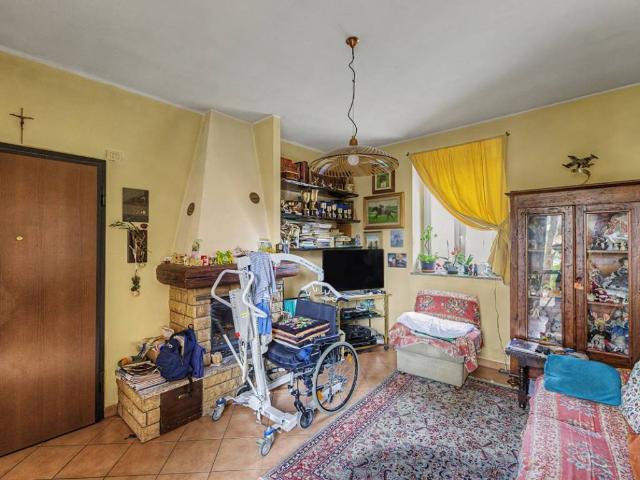 Casa indipendente in vendita a Luino VA